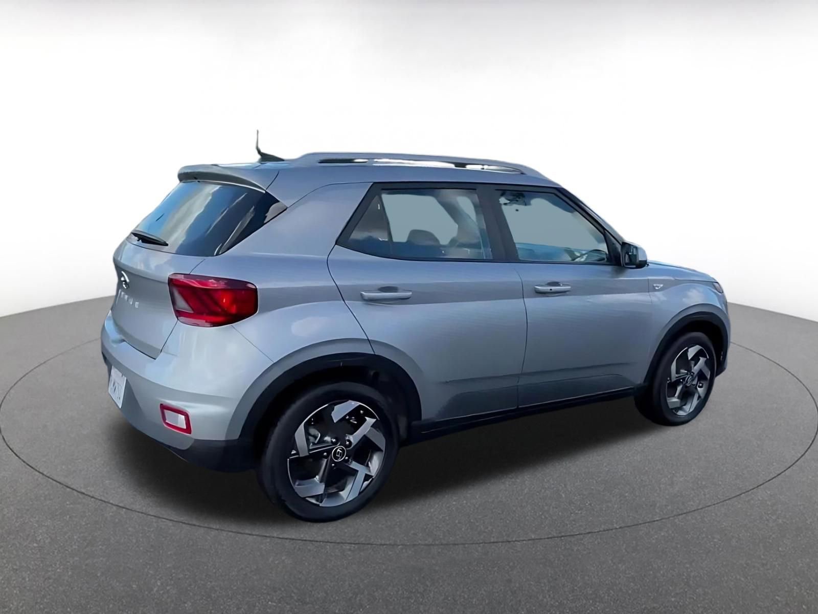 Used 2025 Hyundai Venue SEL FWD image 15