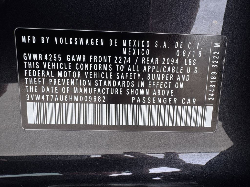 Used 2017 Volkswagen Golf S image 28