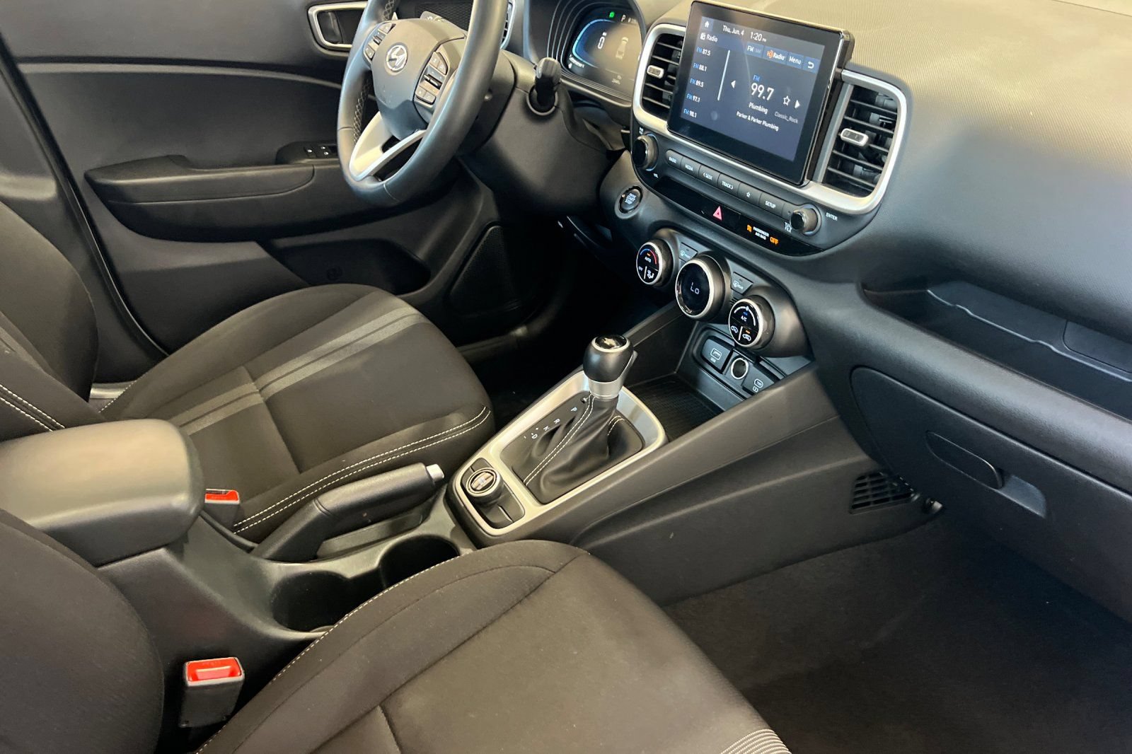 Used 2025 Hyundai Venue SEL FWD image 20