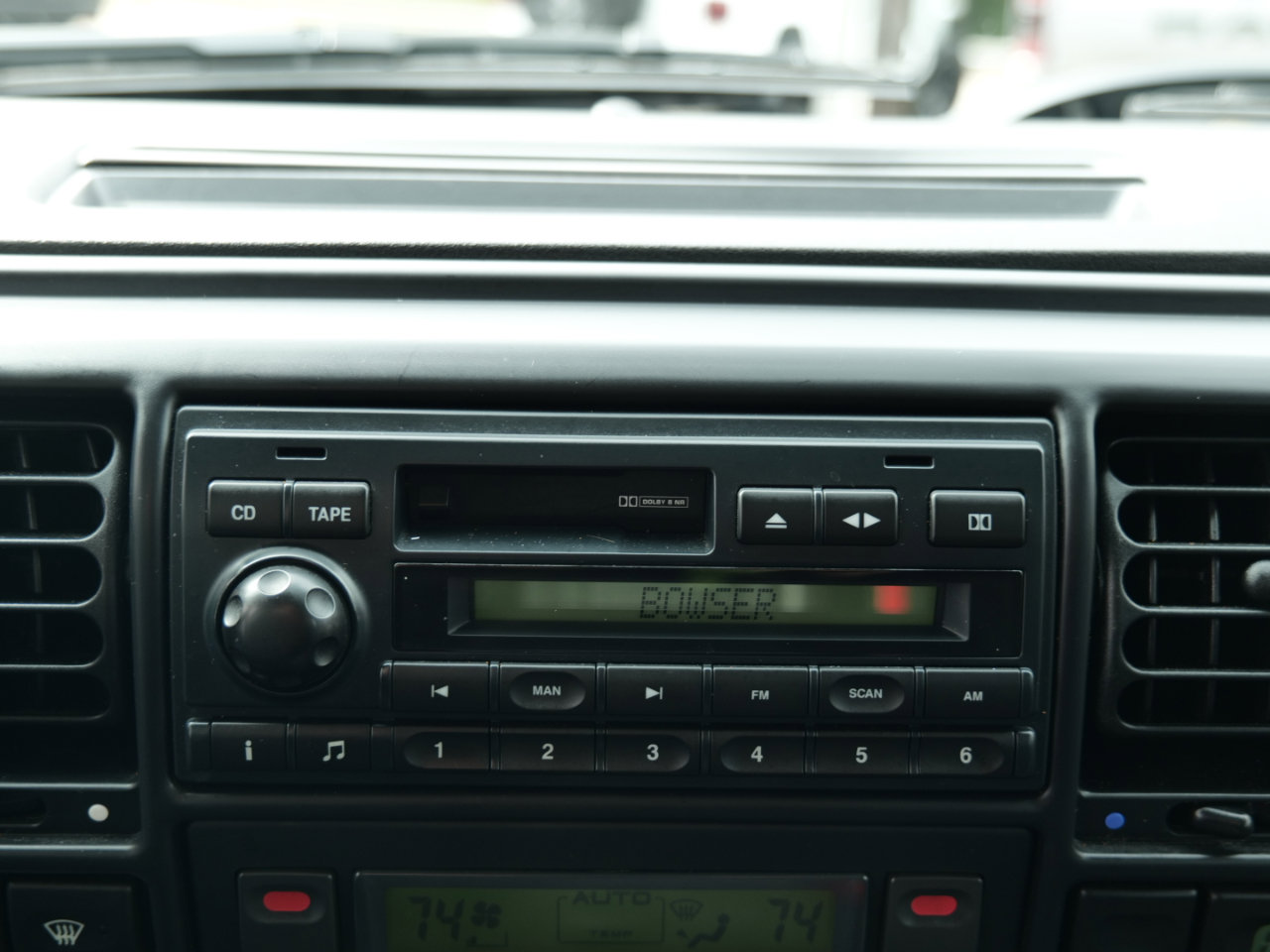 Used 2004 Land Rover Discovery SE image 25