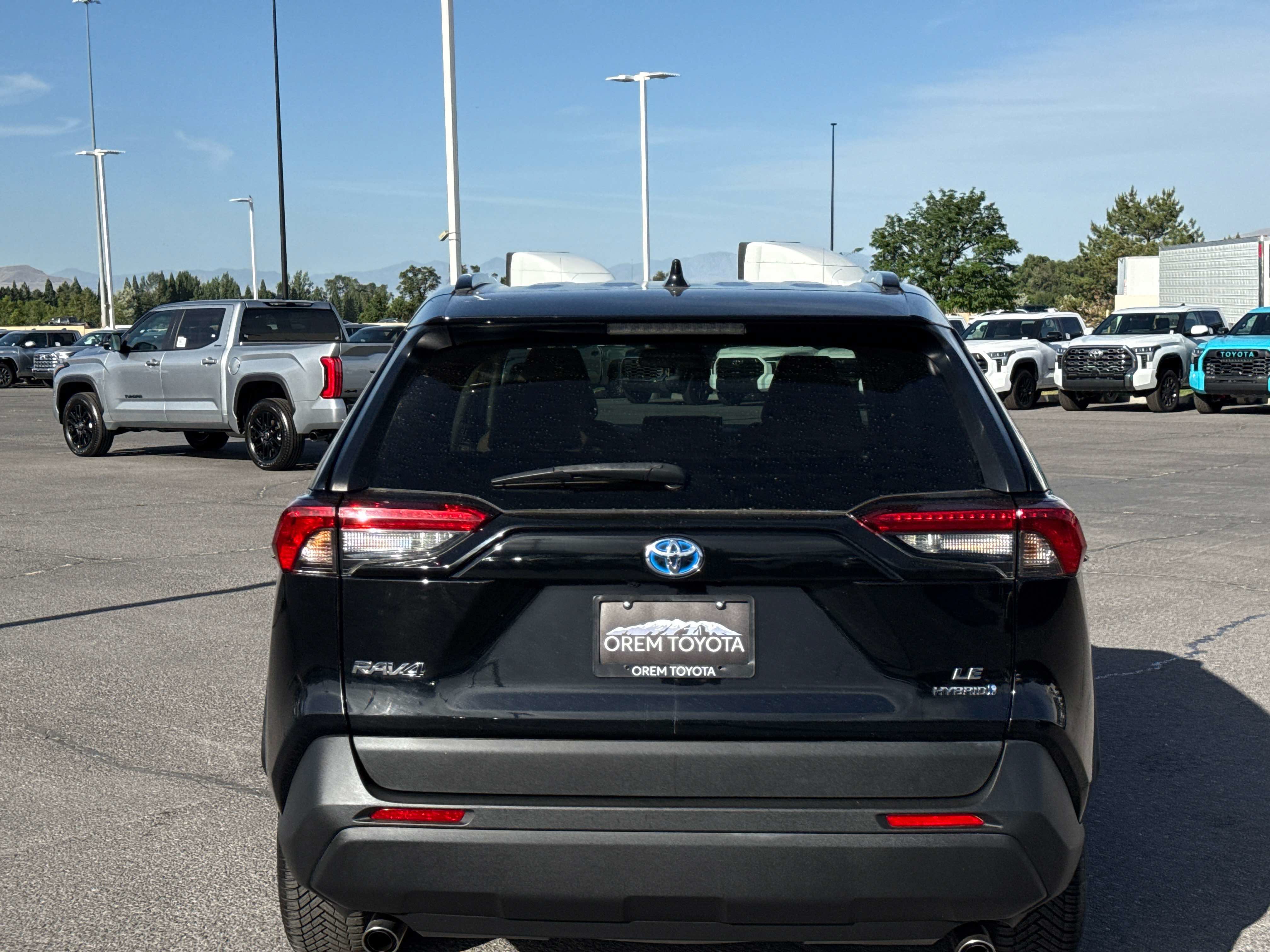 Used 2021 Toyota RAV4 LE AWD/4WD image 4