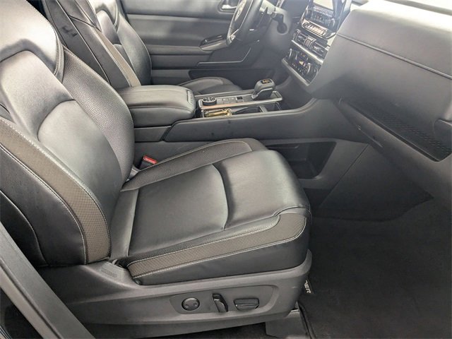 Used 2023 Nissan Pathfinder SL w/ Black Appearance Package image 35