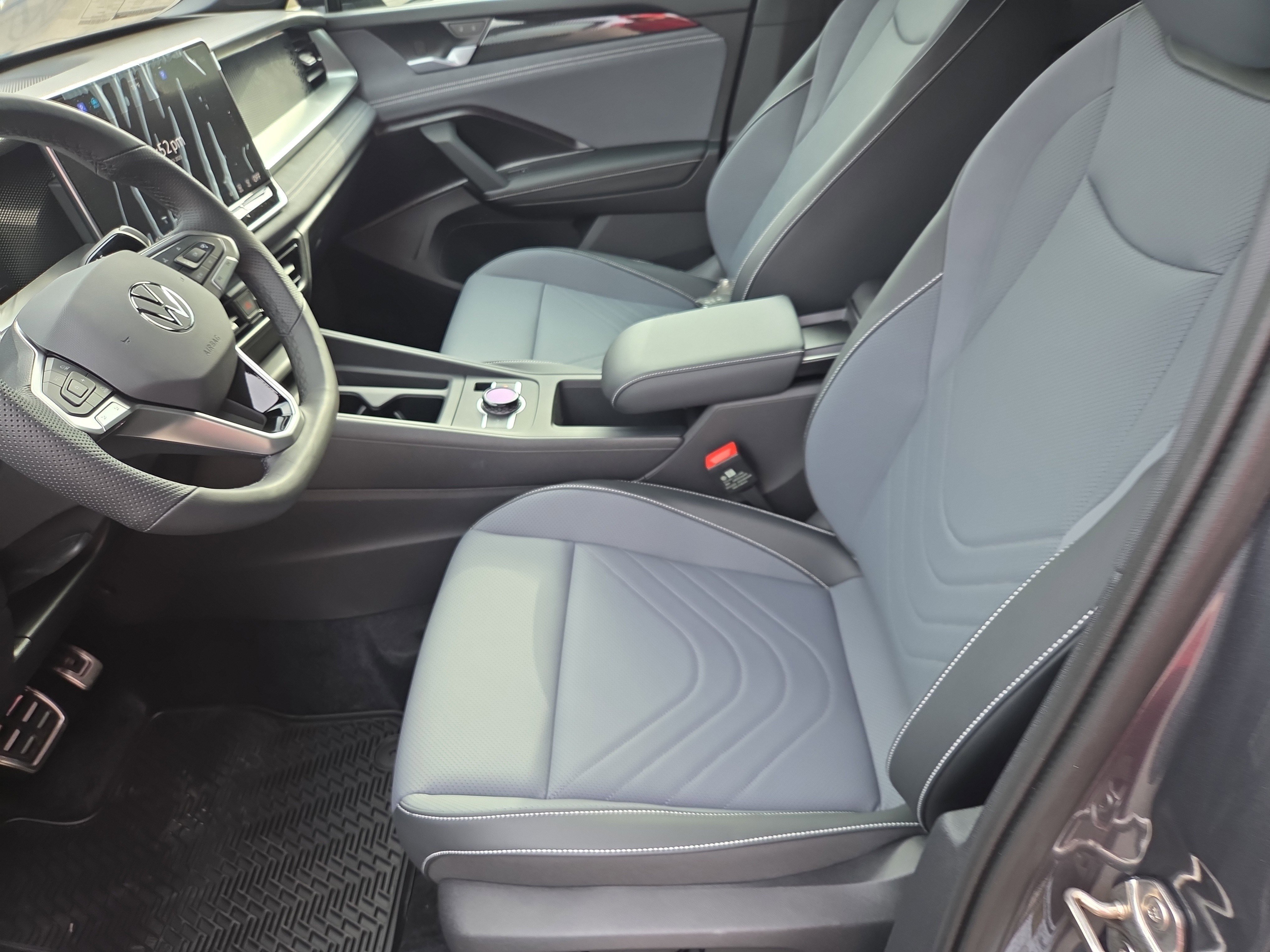 New 2026 Volkswagen Tiguan SE R-Line image 4