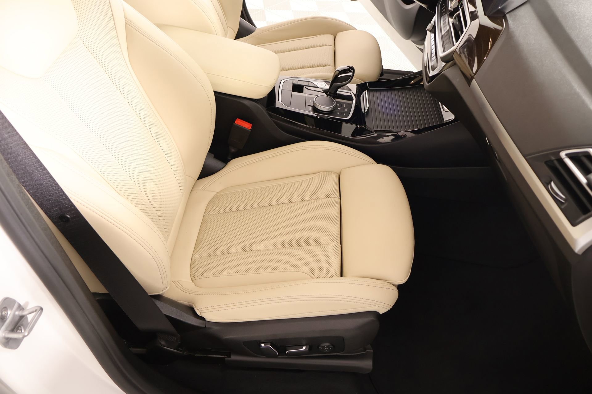 Used 2024 BMW X3 xDrive30i w/ Premium Package AWD/4WD image 14