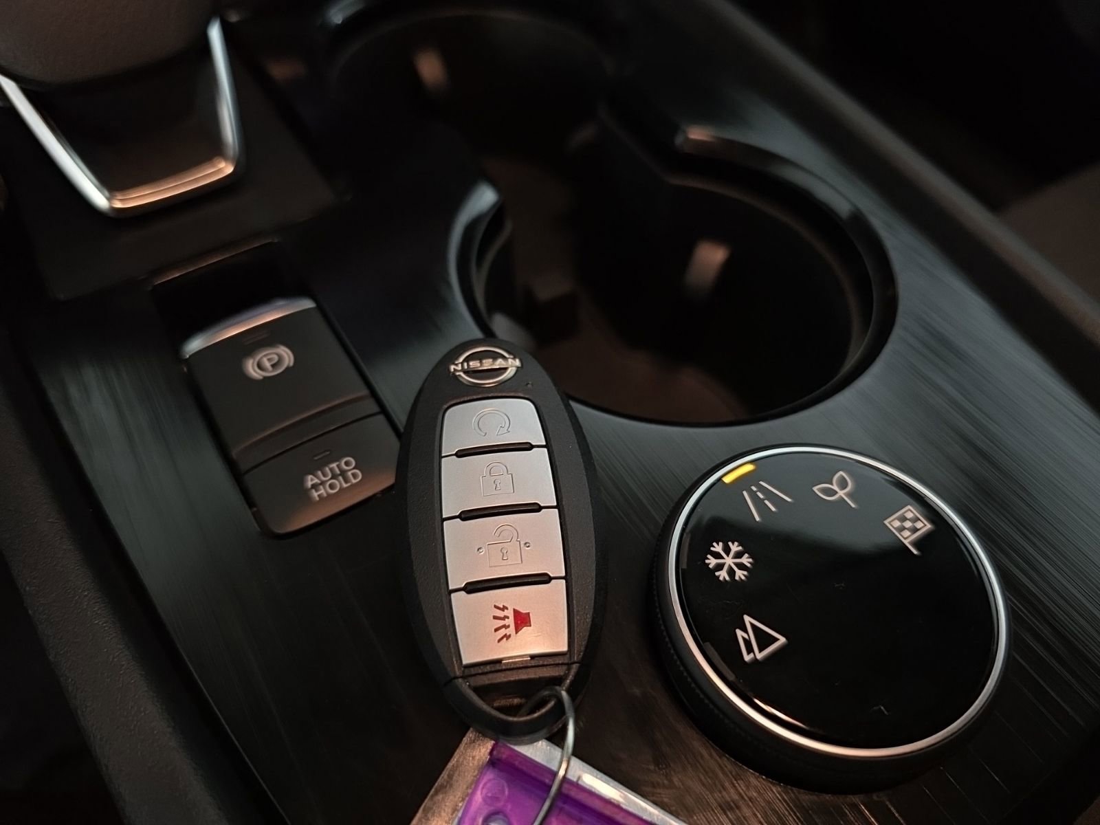 Used 2022 Nissan Rogue SV image 26