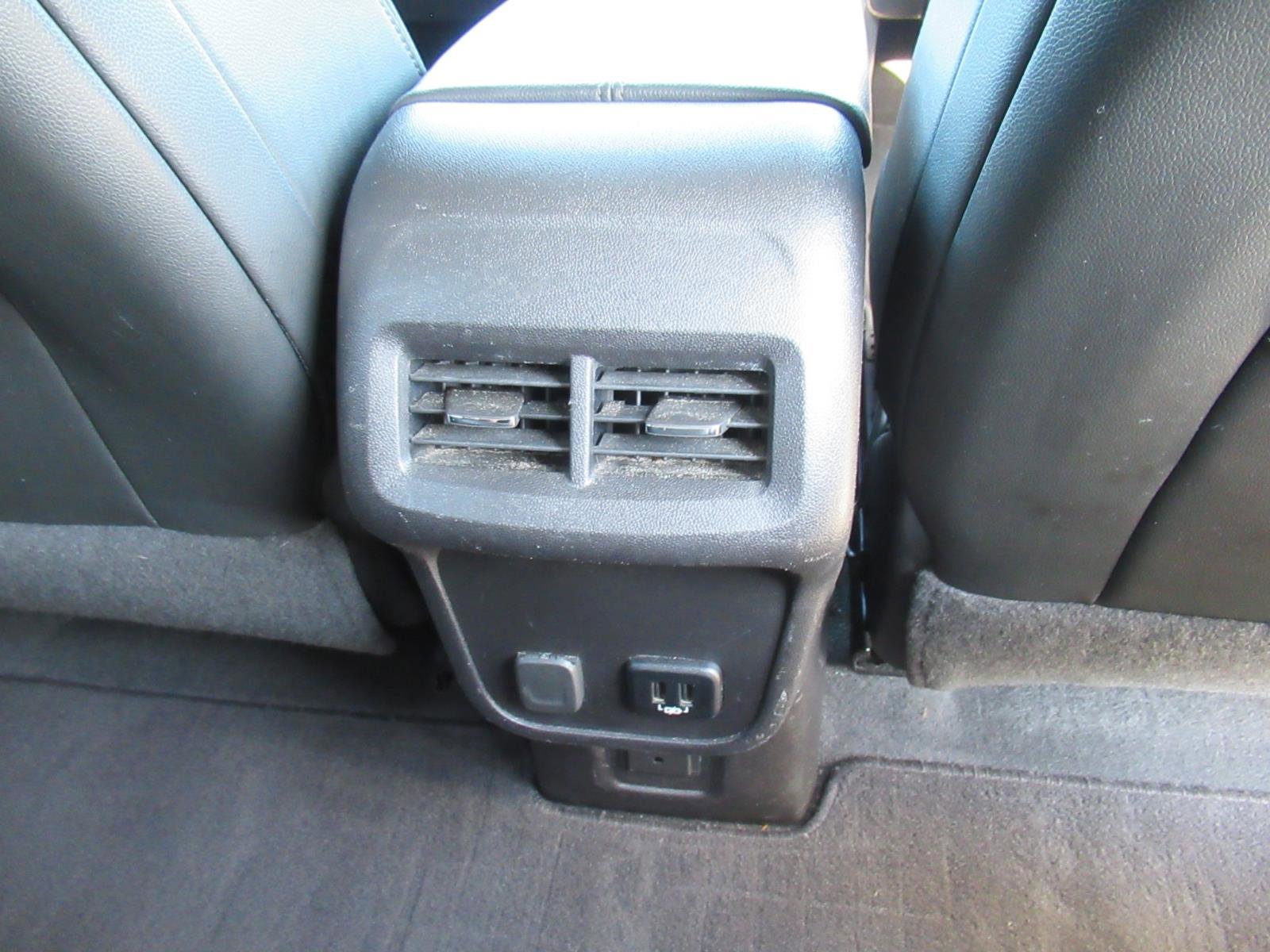 Used 2018 Chevrolet Equinox Premier FWD image 32