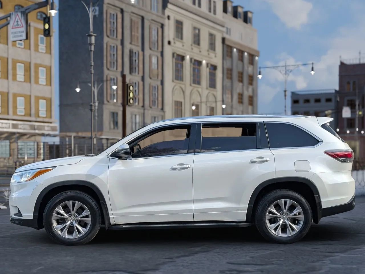Used 2014 Toyota Highlander XLE FWD image 8