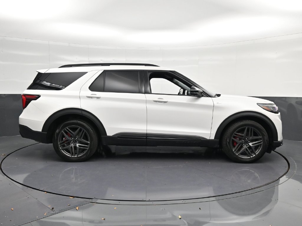 Used 2026 Ford Explorer ST-Line w/ ST-Line Street Pack RWD image 4