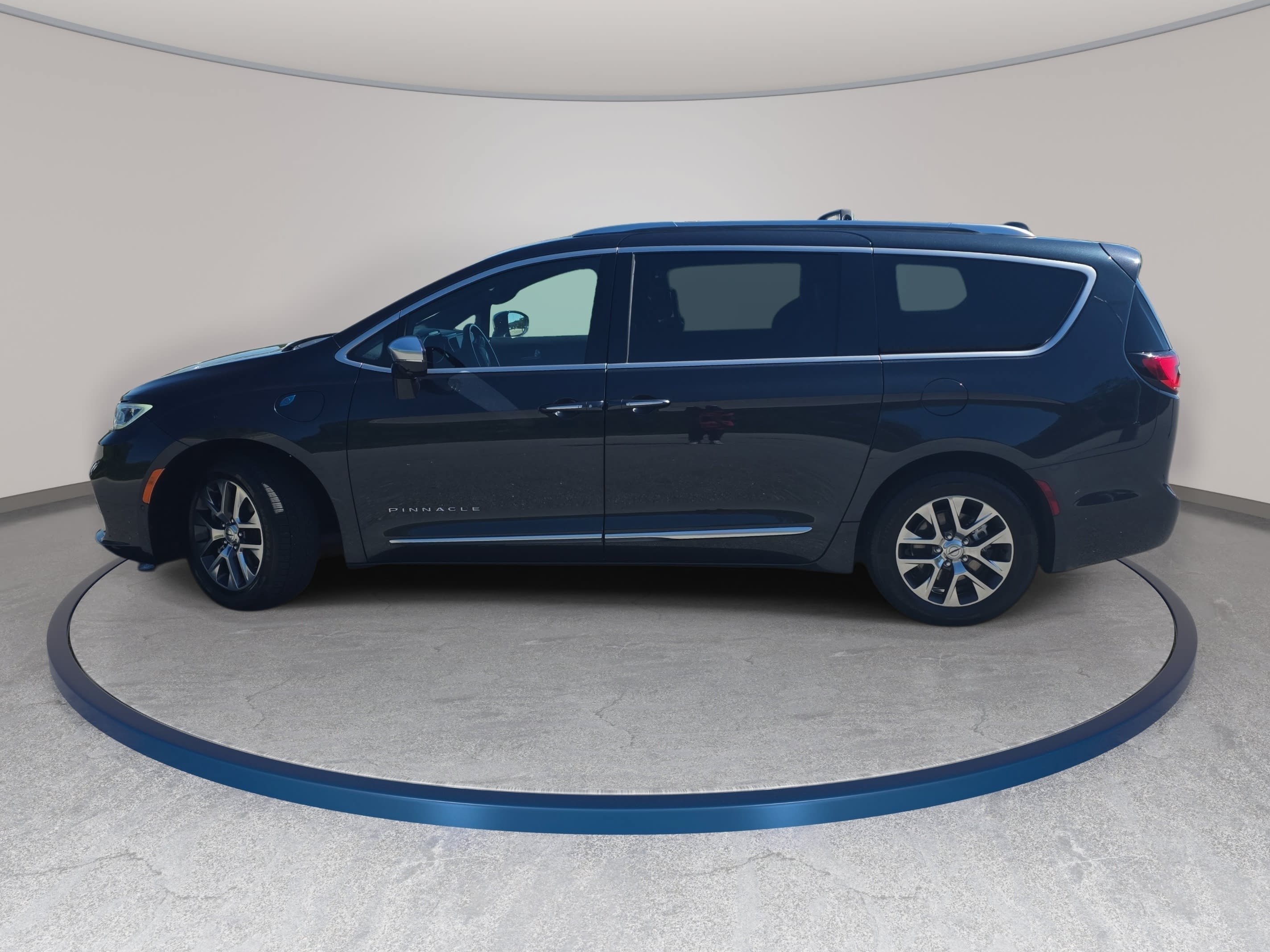 Used 2021 Chrysler Pacifica Pinnacle FWD image 8