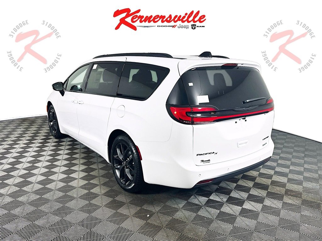 New 2026 Chrysler Pacifica Limited image 5