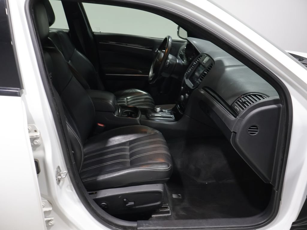 Used 2018 Chrysler 300 S AWD/4WD image 23