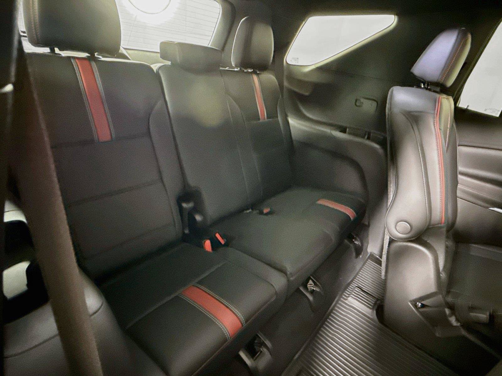 New 2027 Chevrolet Traverse RS w/ LPO, Floor Liner Package AWD/4WD image 21