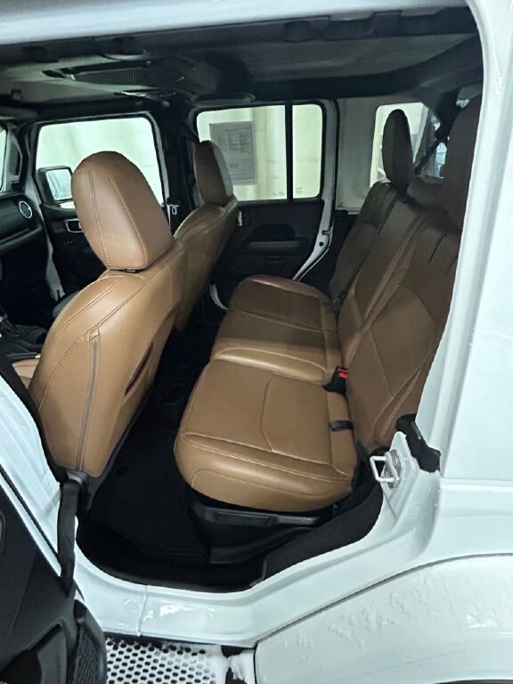Used 2022 Jeep Wrangler Unlimited Sahara 4xe image 10