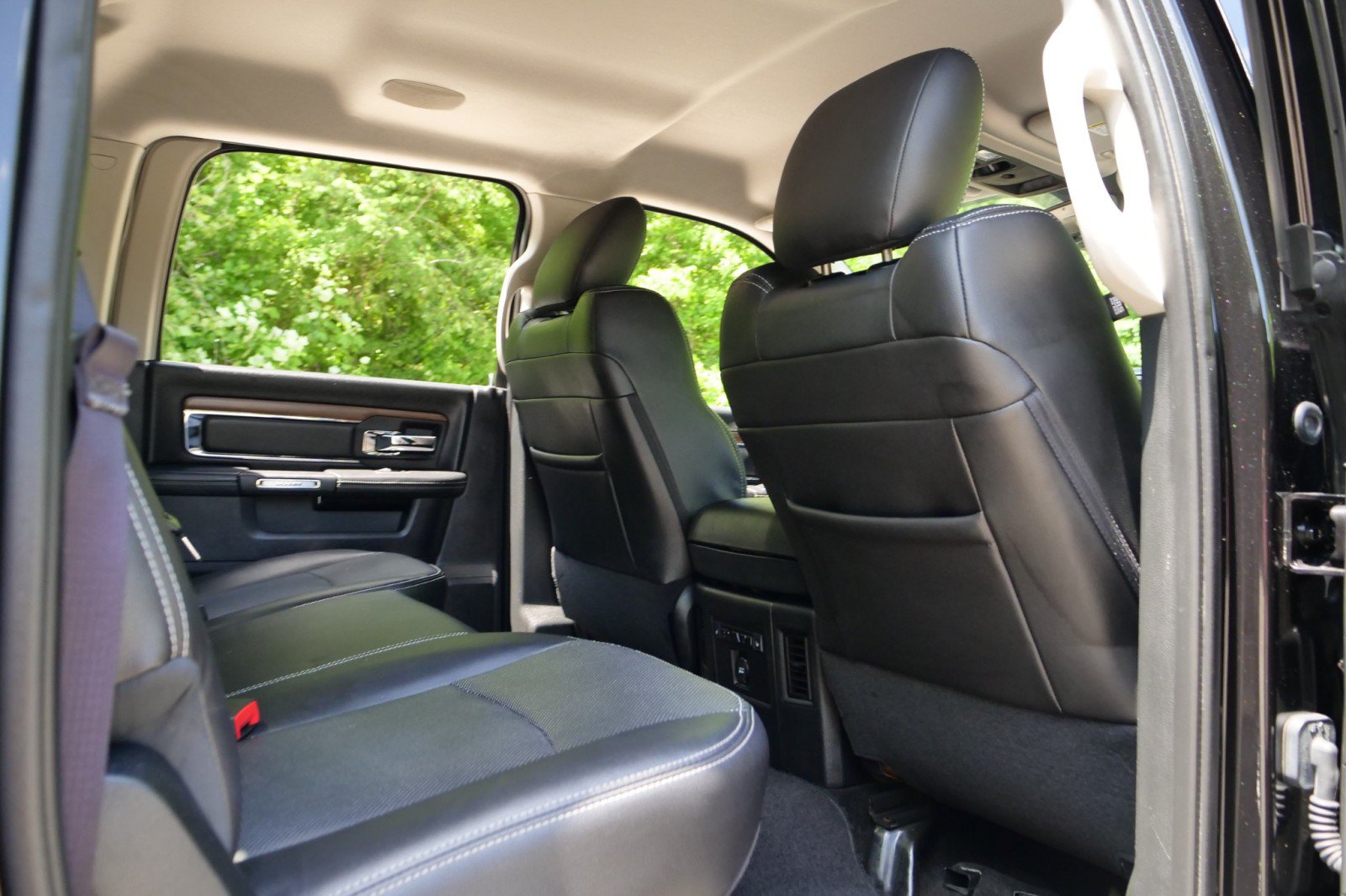 Used 2015 RAM 2500 Laramie AWD/4WD image 34