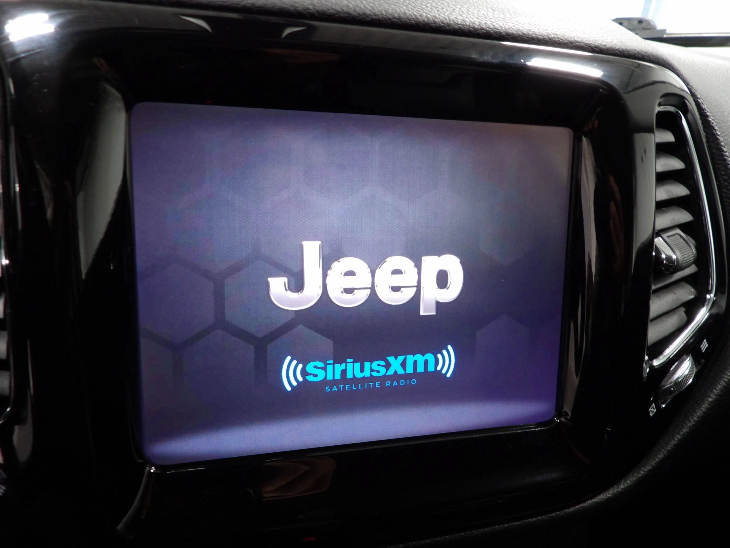 Used 2019 Jeep Compass Limited w/ Safety & Security Group AWD/4WD image 7