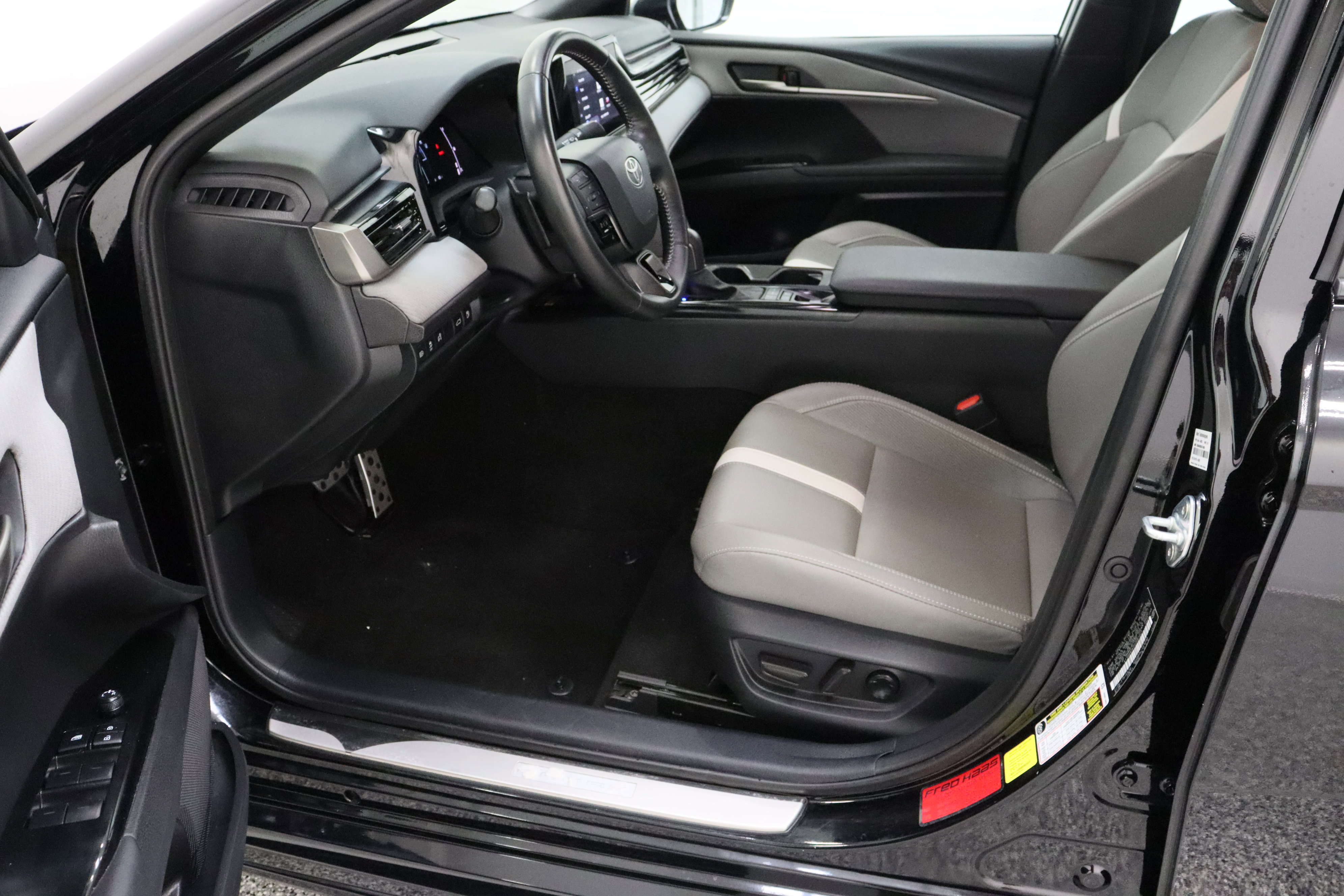 Certified 2025 Toyota Camry SE image 14