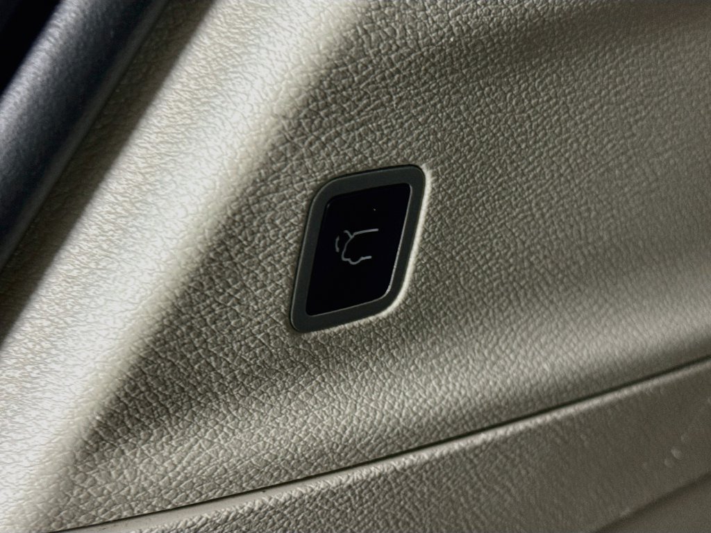 Used 2024 Chrysler Pacifica Touring-L FWD image 29