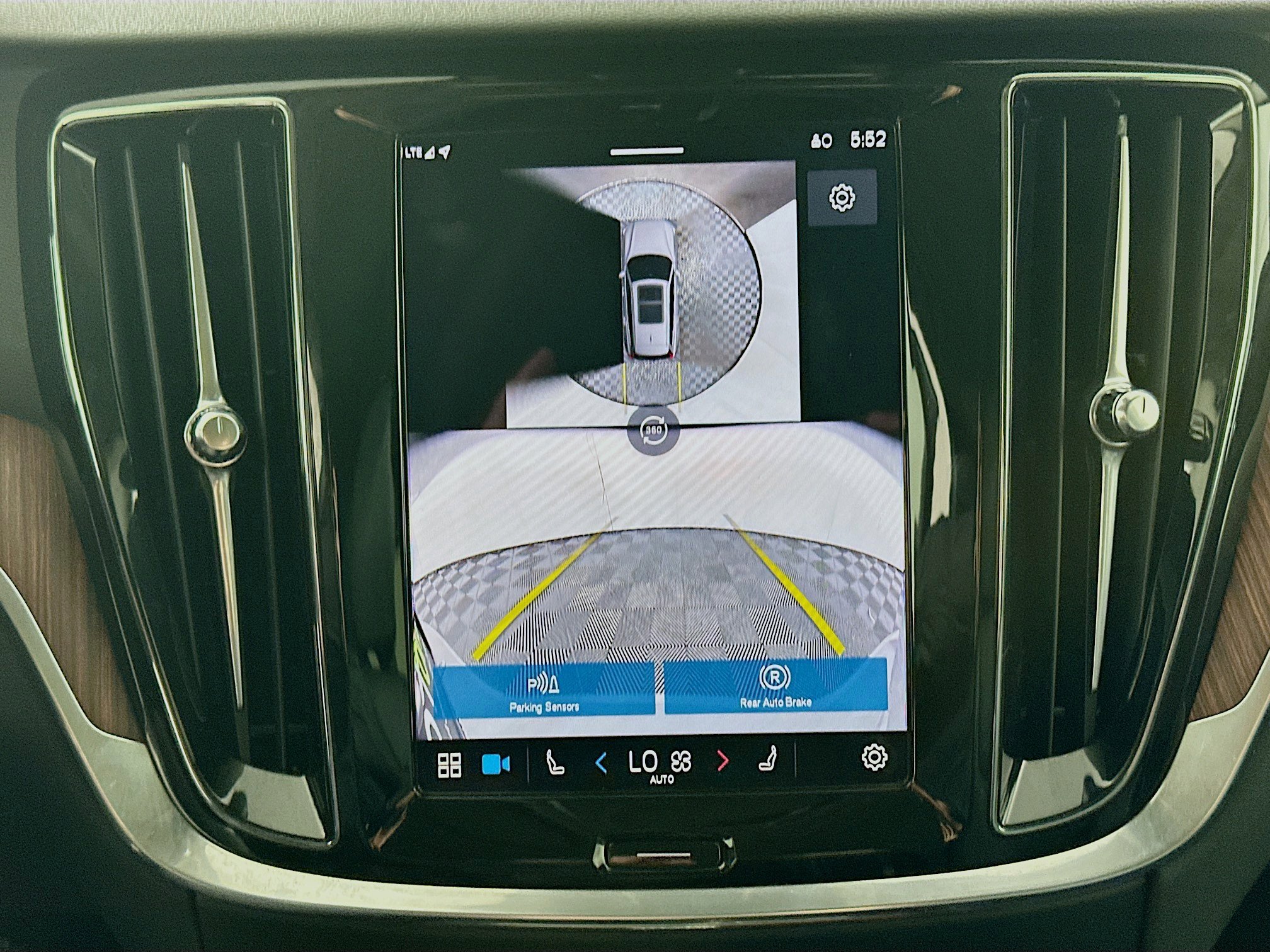 Used 2025 Volvo V60 B5 Cross Country Plus image 23