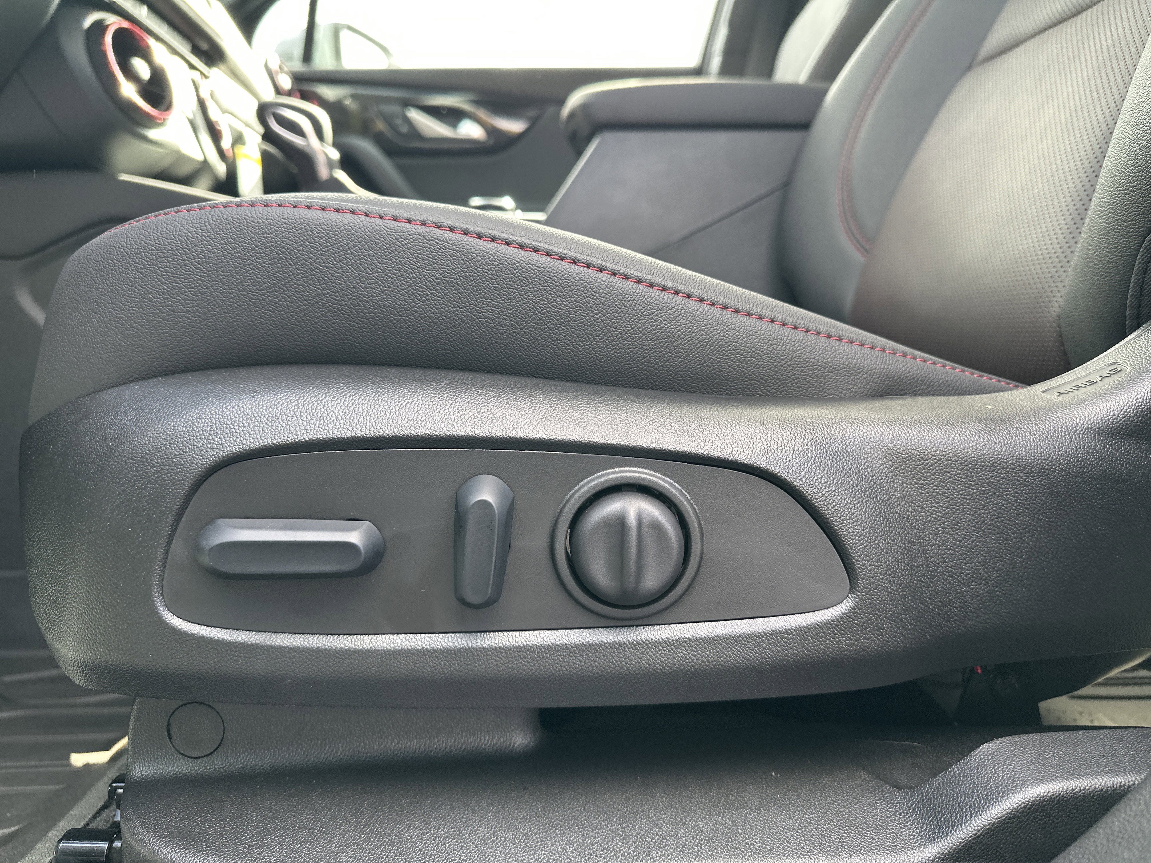 New 2025 Chevrolet Blazer RS w/ Driver Confidence II Package image 27