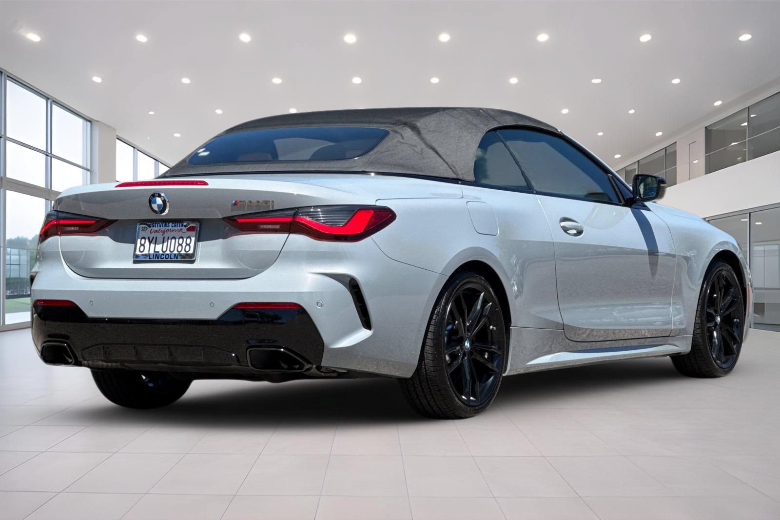 Used 2022 BMW M440i Convertible RWD image 4