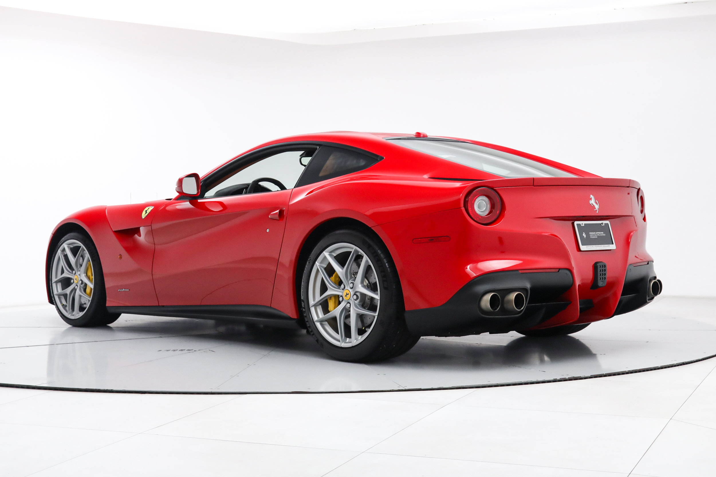 Used 2016 Ferrari F12 Berlinetta RWD image 7