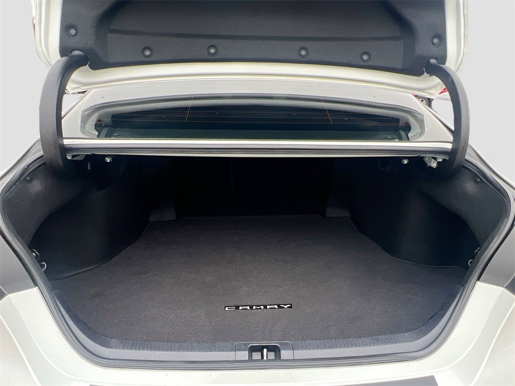 Used 2020 Toyota Camry XSE image 26