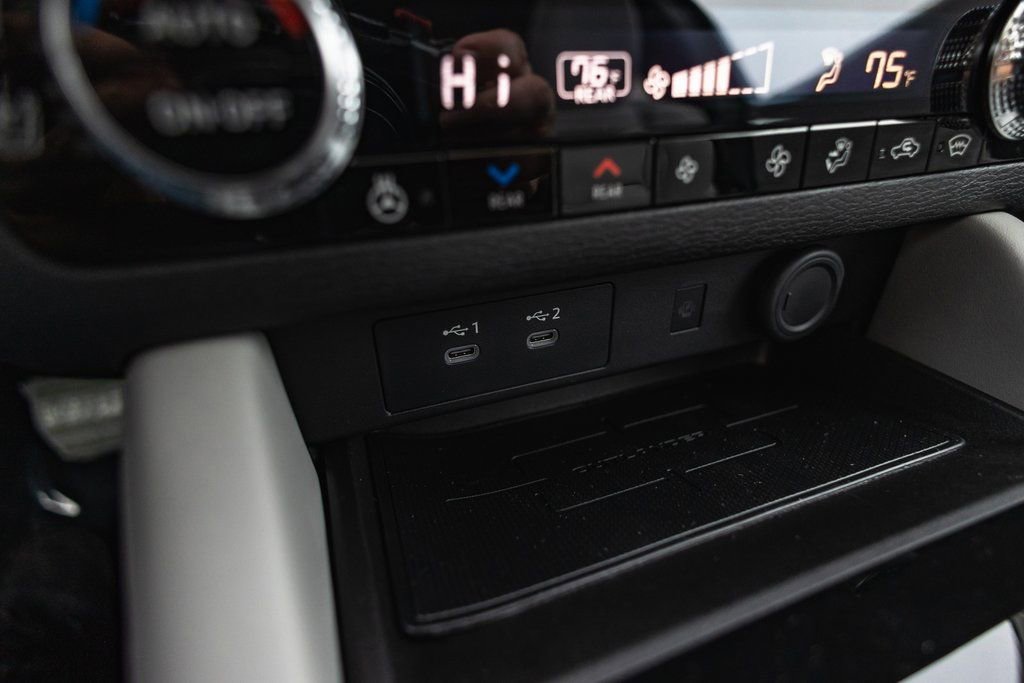 New 2025 Mitsubishi Outlander AWD image 16