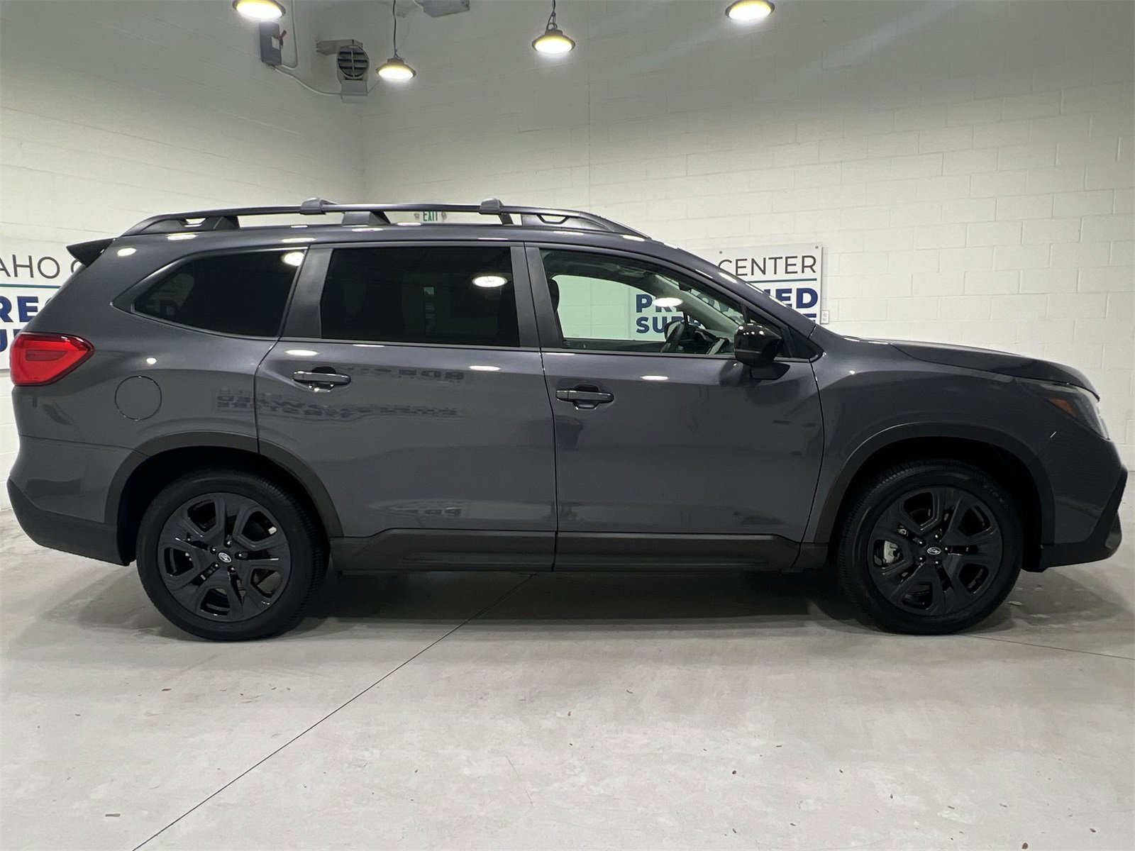 Used 2025 Subaru Ascent Bronze Edition image 9