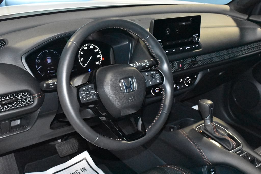 Used 2025 Honda HR-V Sport image 2