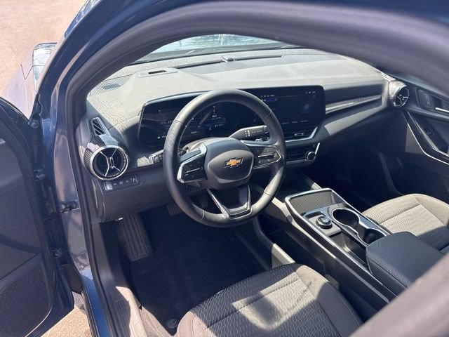 Used 2026 Chevrolet Equinox LT AWD/4WD image 9