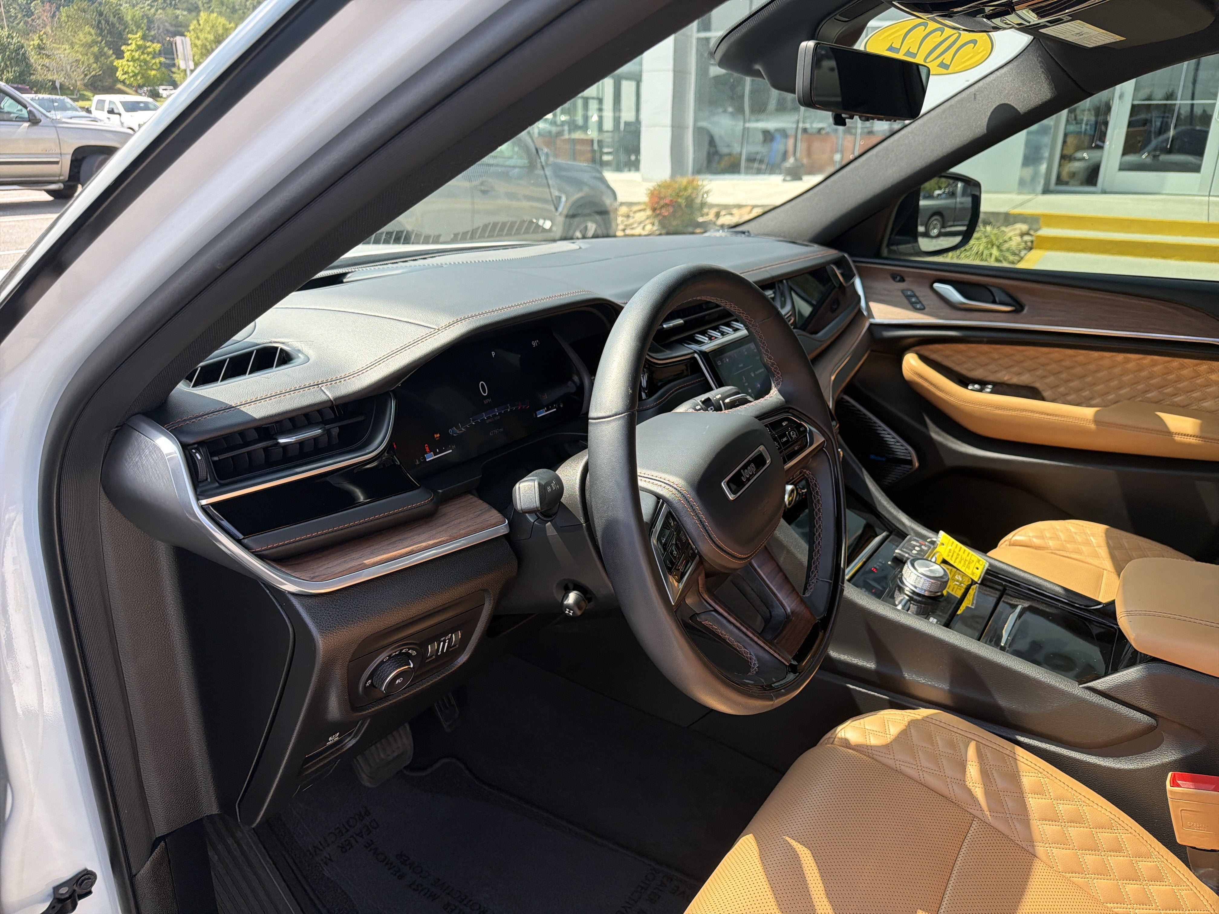 Used 2022 Jeep Grand Cherokee L Summit w/ Advanced Protech Group IV AWD/4WD image 15