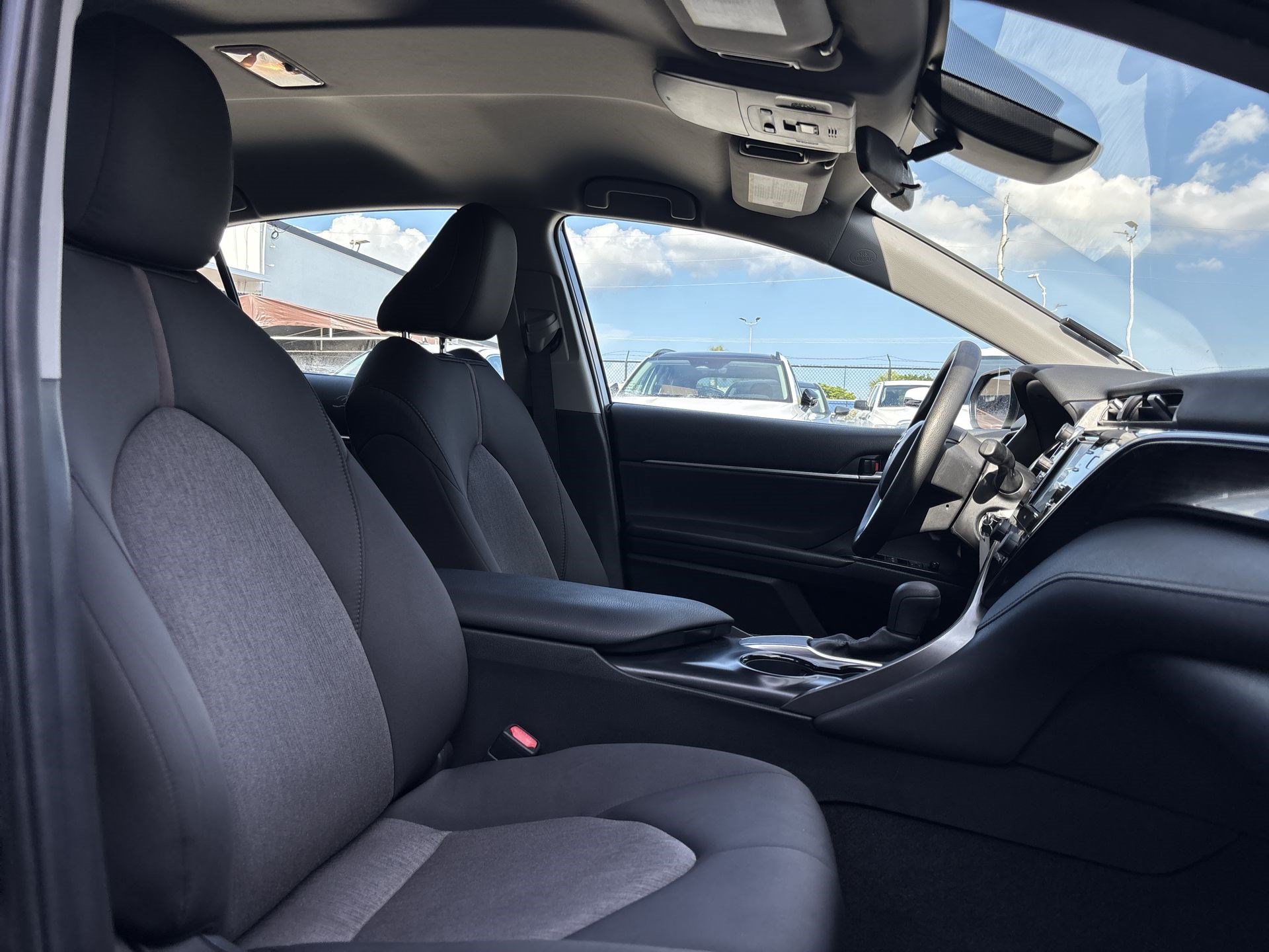Used 2020 Toyota Camry LE FWD image 23
