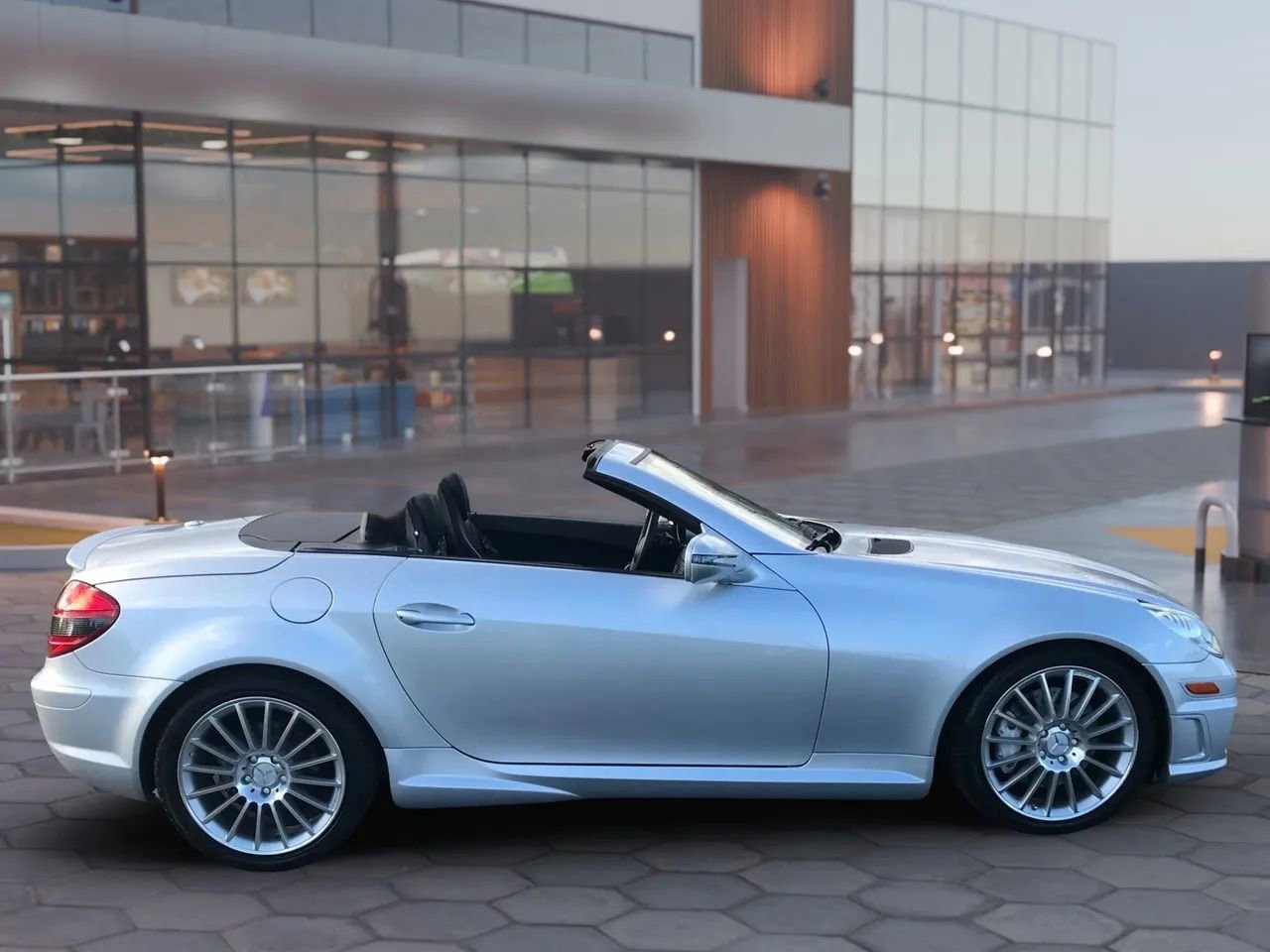 Used 2009 Mercedes-Benz SLK 350 image 4
