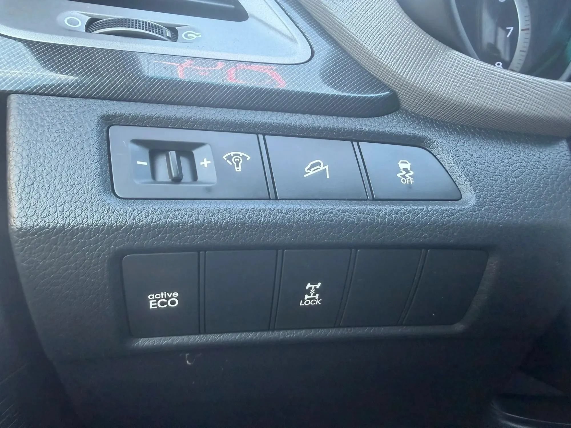 Used 2014 Hyundai Santa Fe Sport AWD/4WD image 19