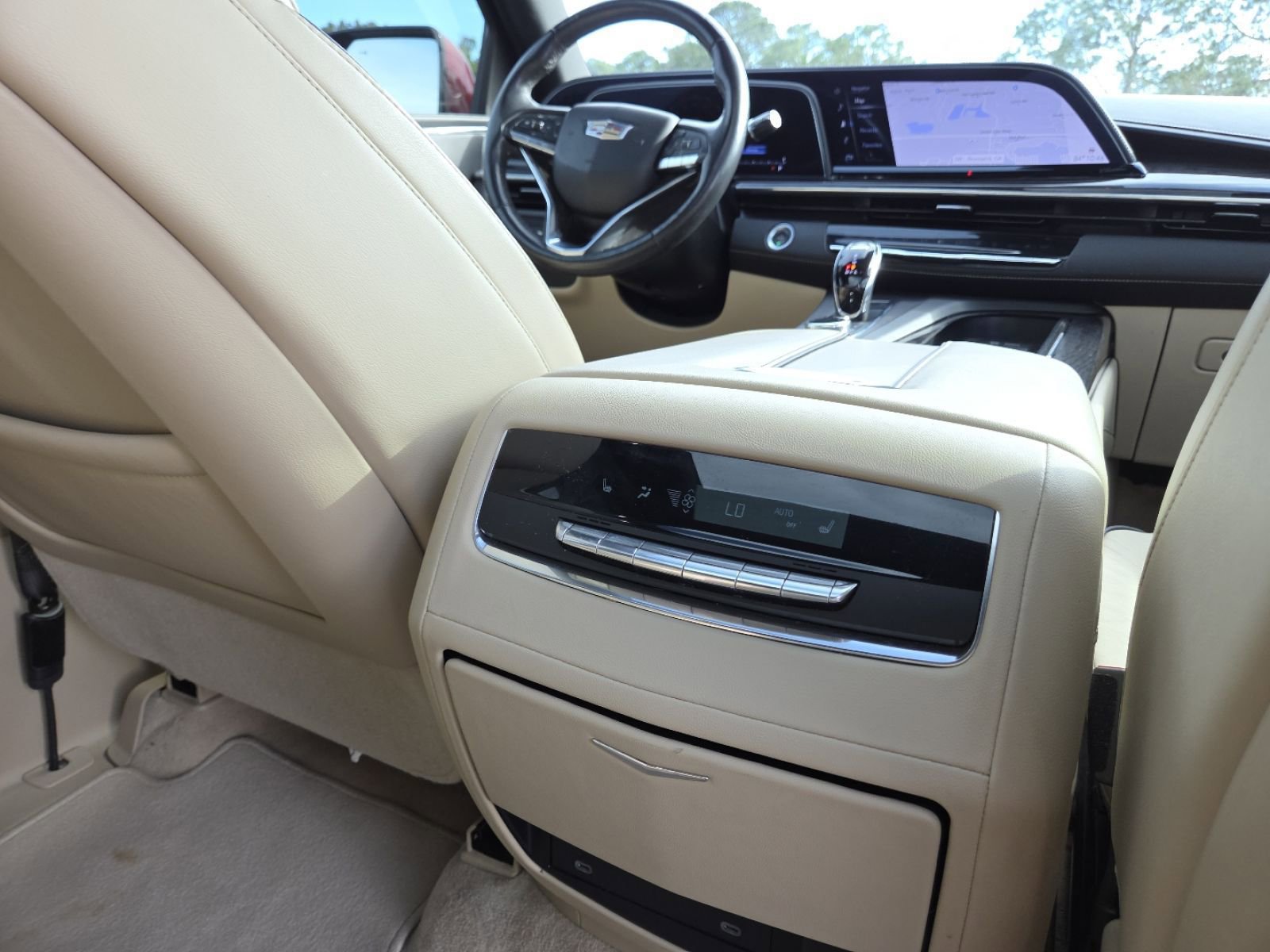 Used 2022 Cadillac Escalade Premium Luxury RWD image 25