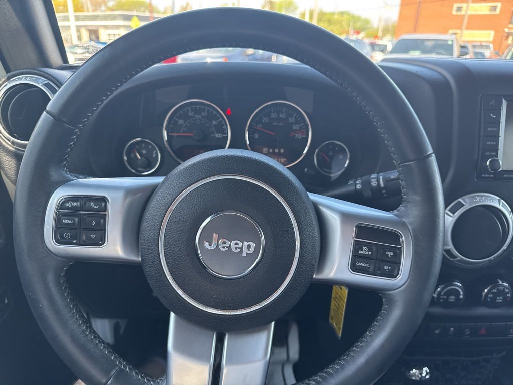 Used 2016 Jeep Wrangler Unlimited Rubicon AWD/4WD image 16