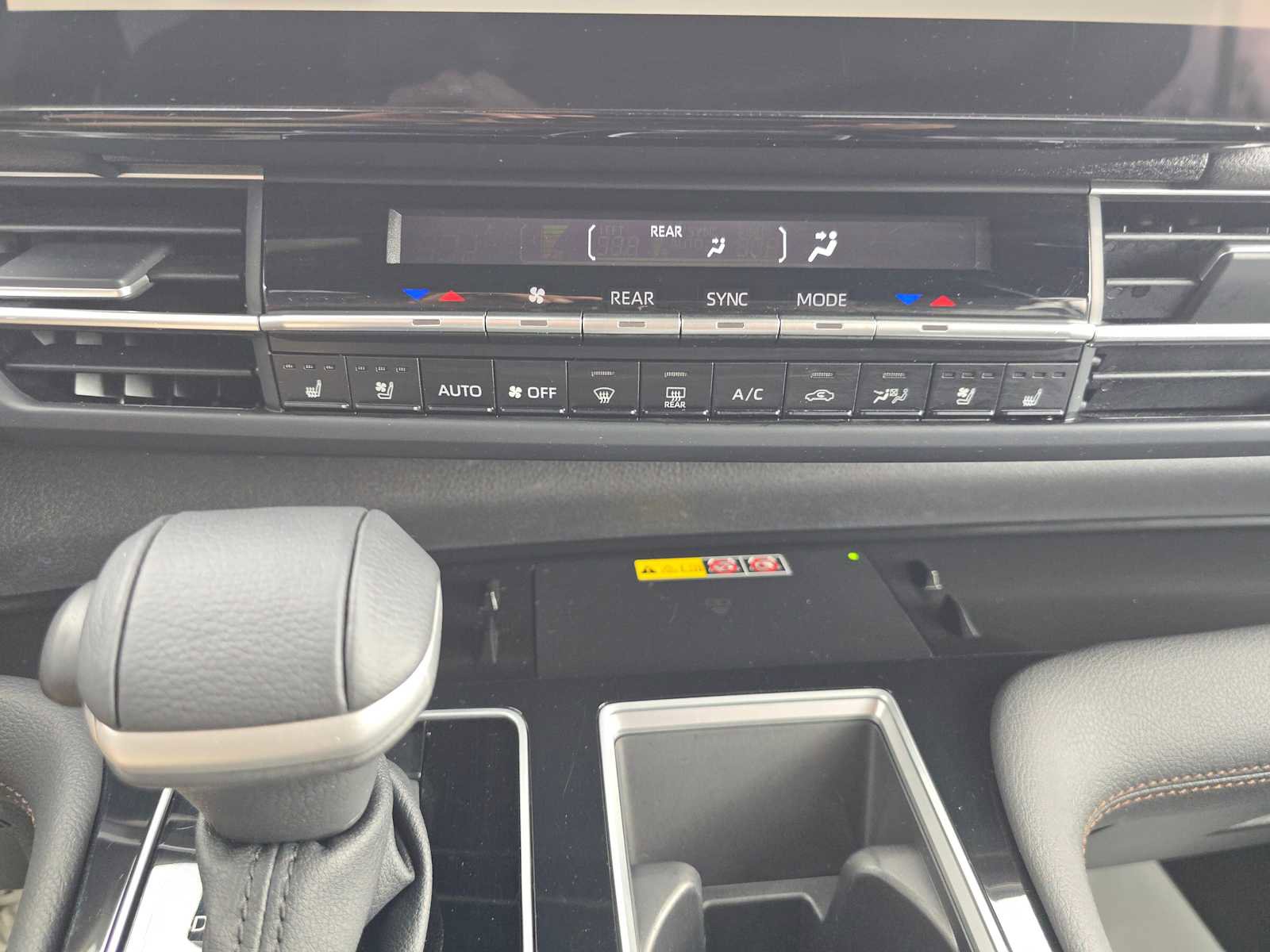 Used 2025 Toyota Sienna Platinum image 29