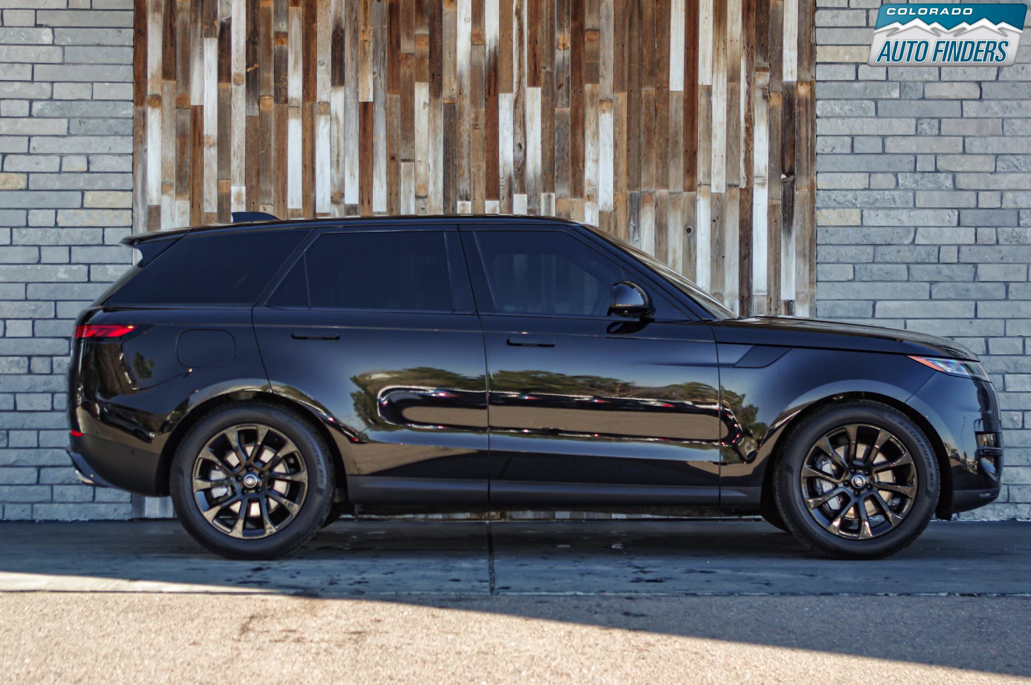 Used 2025 Land Rover Range Rover Sport SE AWD/4WD image 8