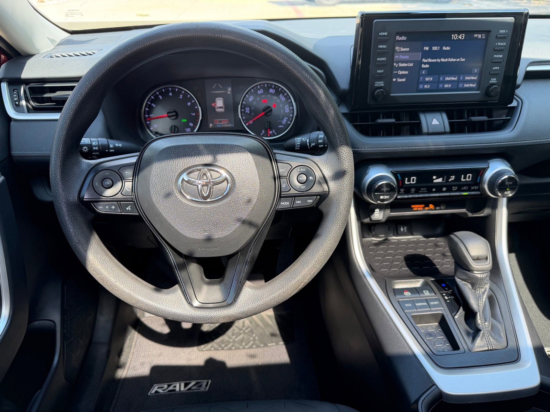 Used 2019 Toyota RAV4 XLE FWD image 24