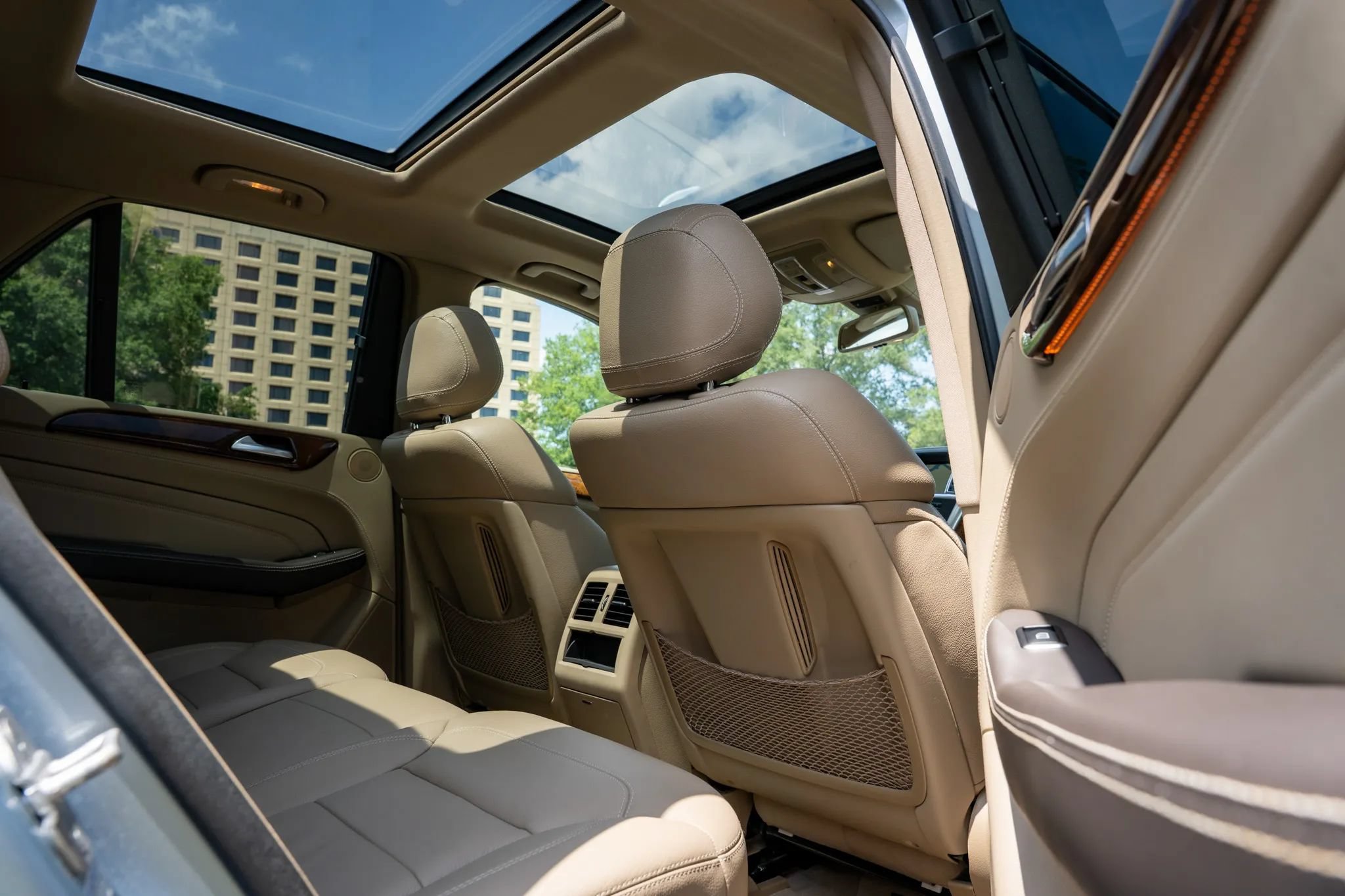 Used 2015 Mercedes-Benz ML 400 4MATIC w/ Lighting Package image 16