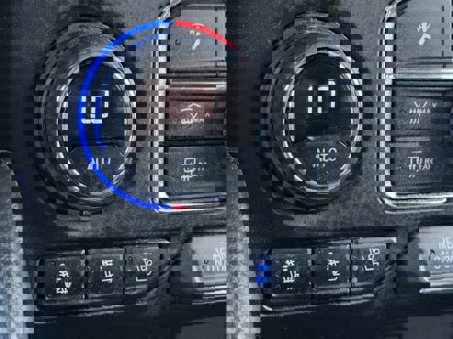 Used 2023 Chevrolet Suburban Premier image 23