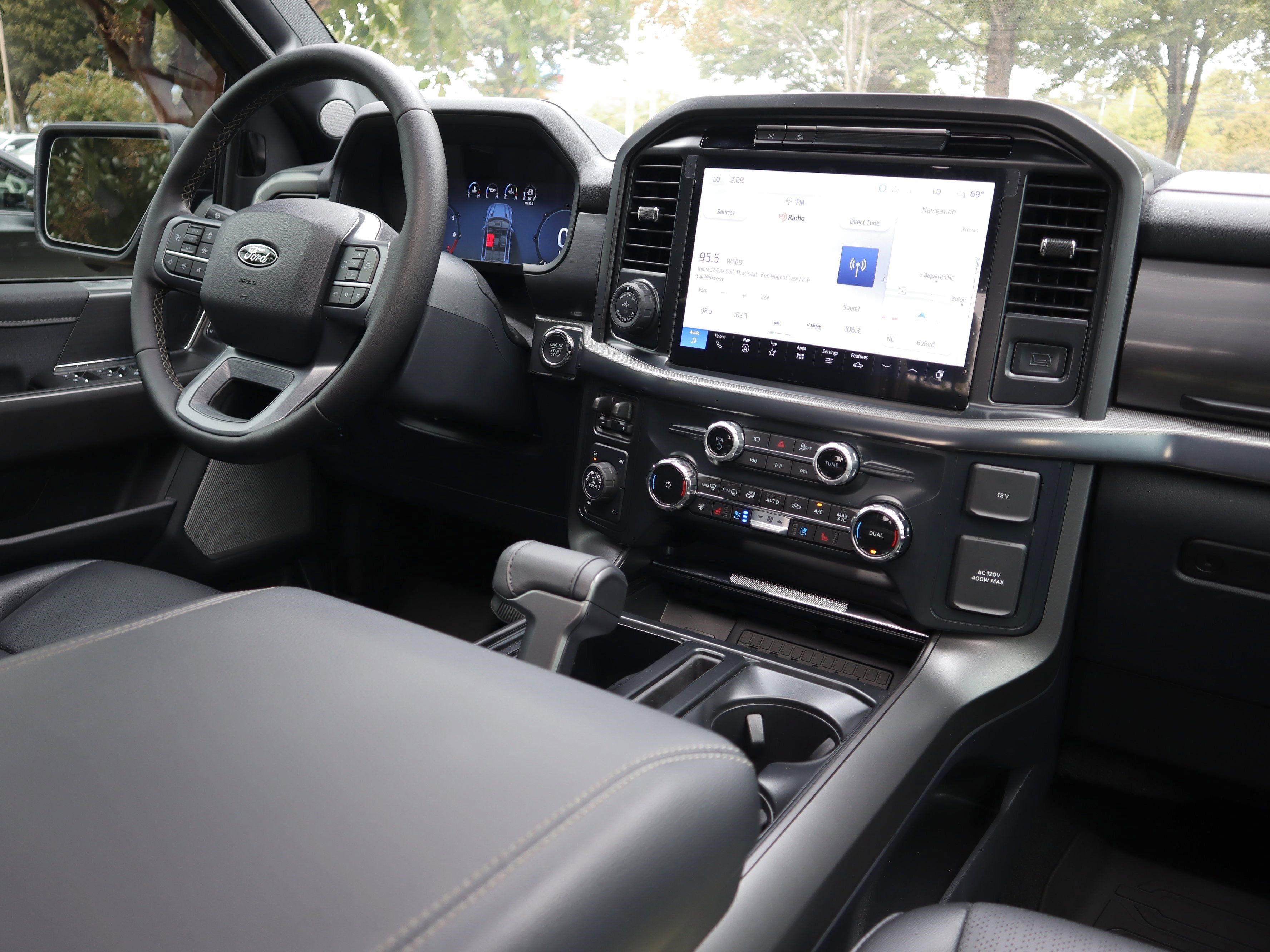 Used 2025 Ford F150 Lariat w/ Equipment Group 501A Mid image 31