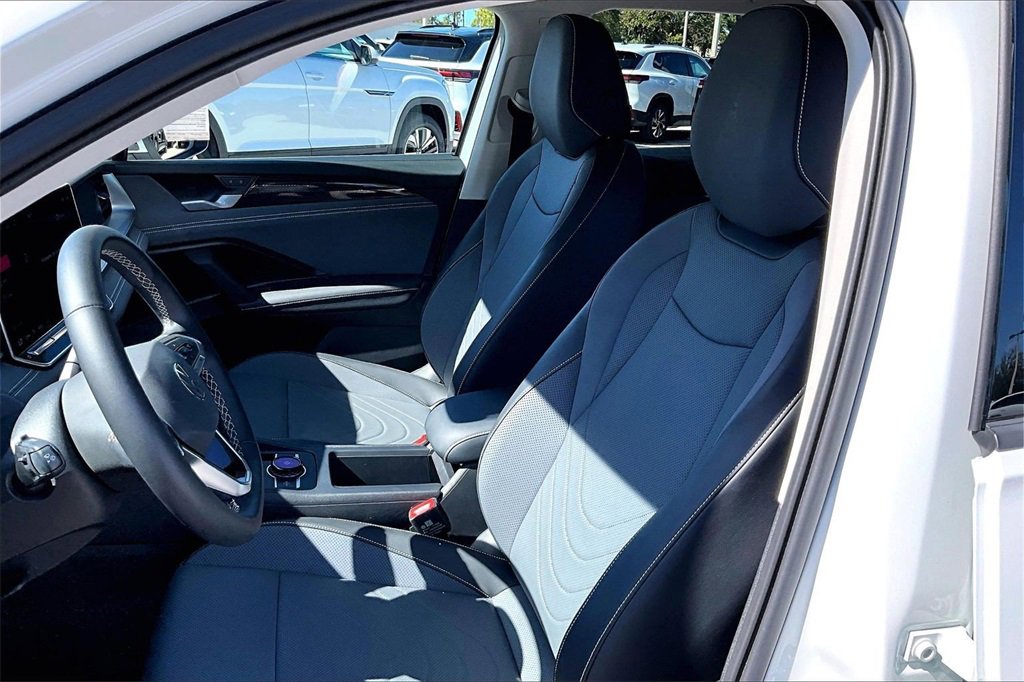 Certified 2025 Volkswagen Tiguan SE image 21