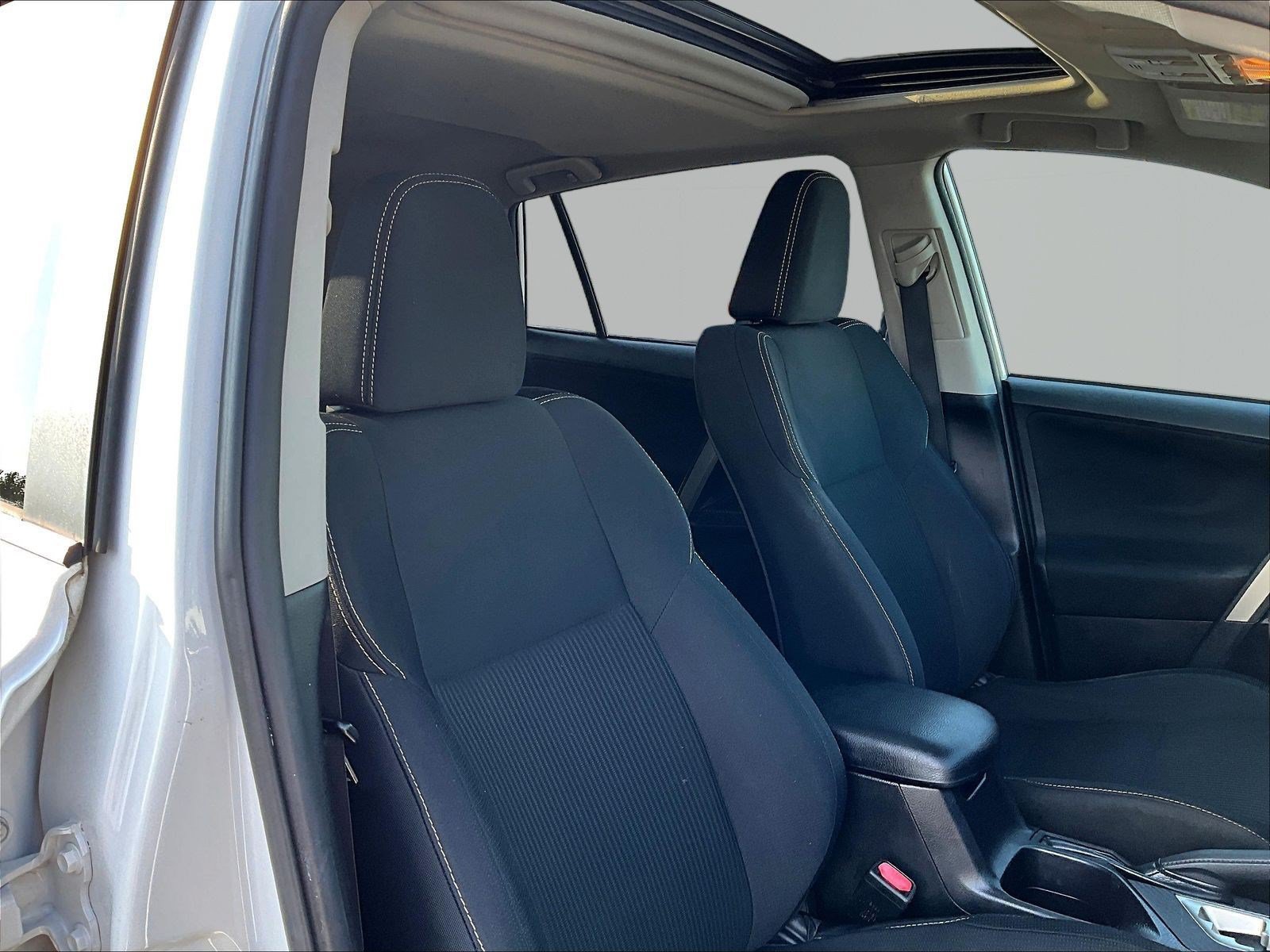 Used 2015 Toyota RAV4 XLE AWD/4WD image 28