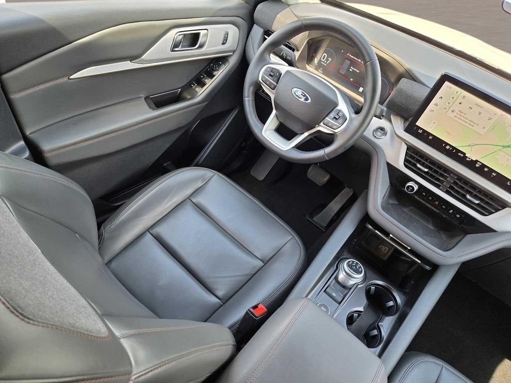 Used 2025 Ford Explorer Active w/ Active Comfort Package AWD/4WD image 17