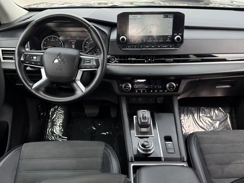 Used 2024 Mitsubishi Outlander SE image 17