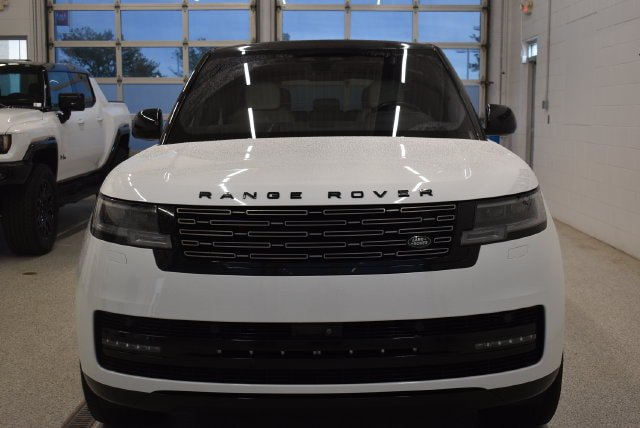 Used 2023 Land Rover Range Rover SE AWD/4WD image 3