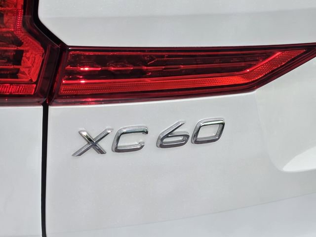 Used 2024 Volvo XC60 B5 Core image 11