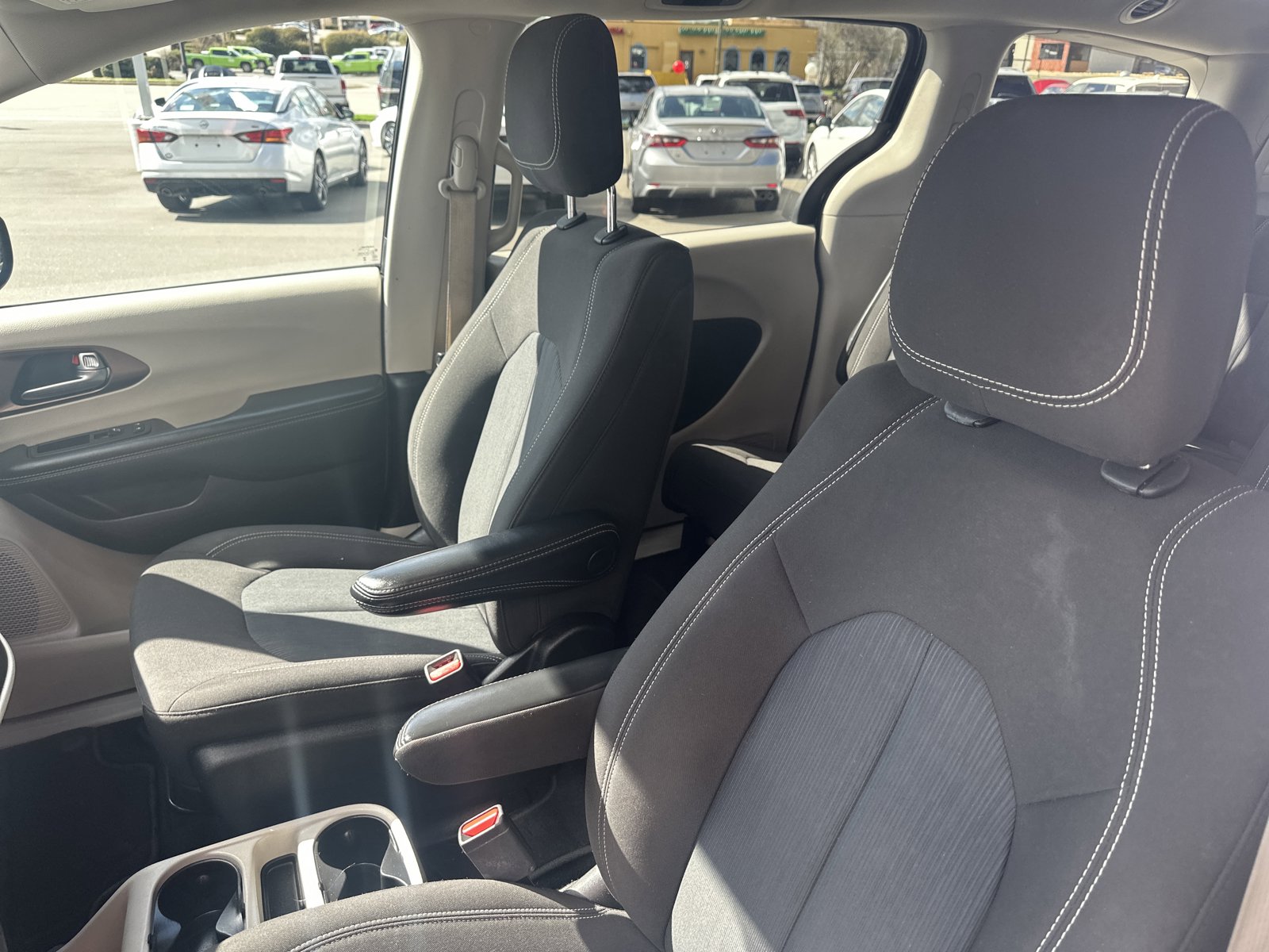 Used 2023 Chrysler Voyager LX FWD image 19
