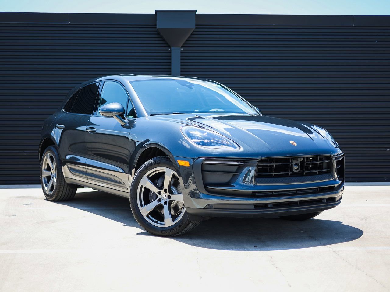Certified 2025 Porsche Macan image 9